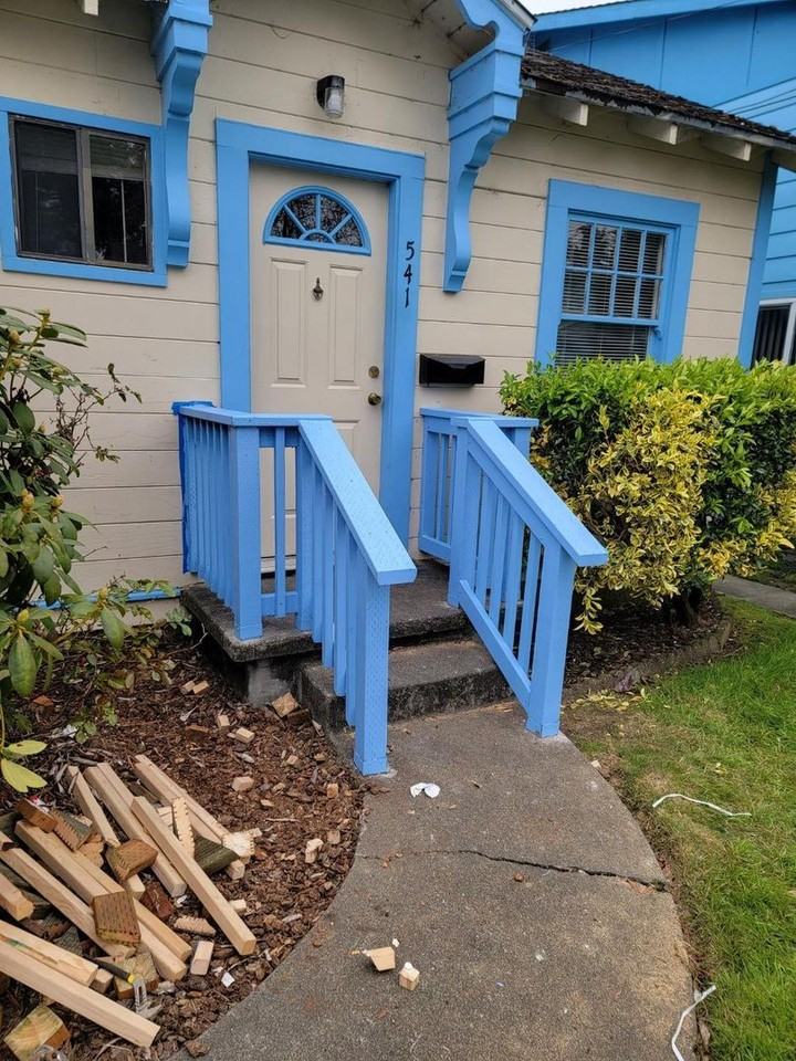 541 15th St - Photo 5 of 11