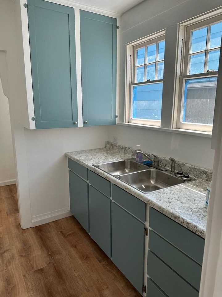 541 15th St - Photo 3 of 11