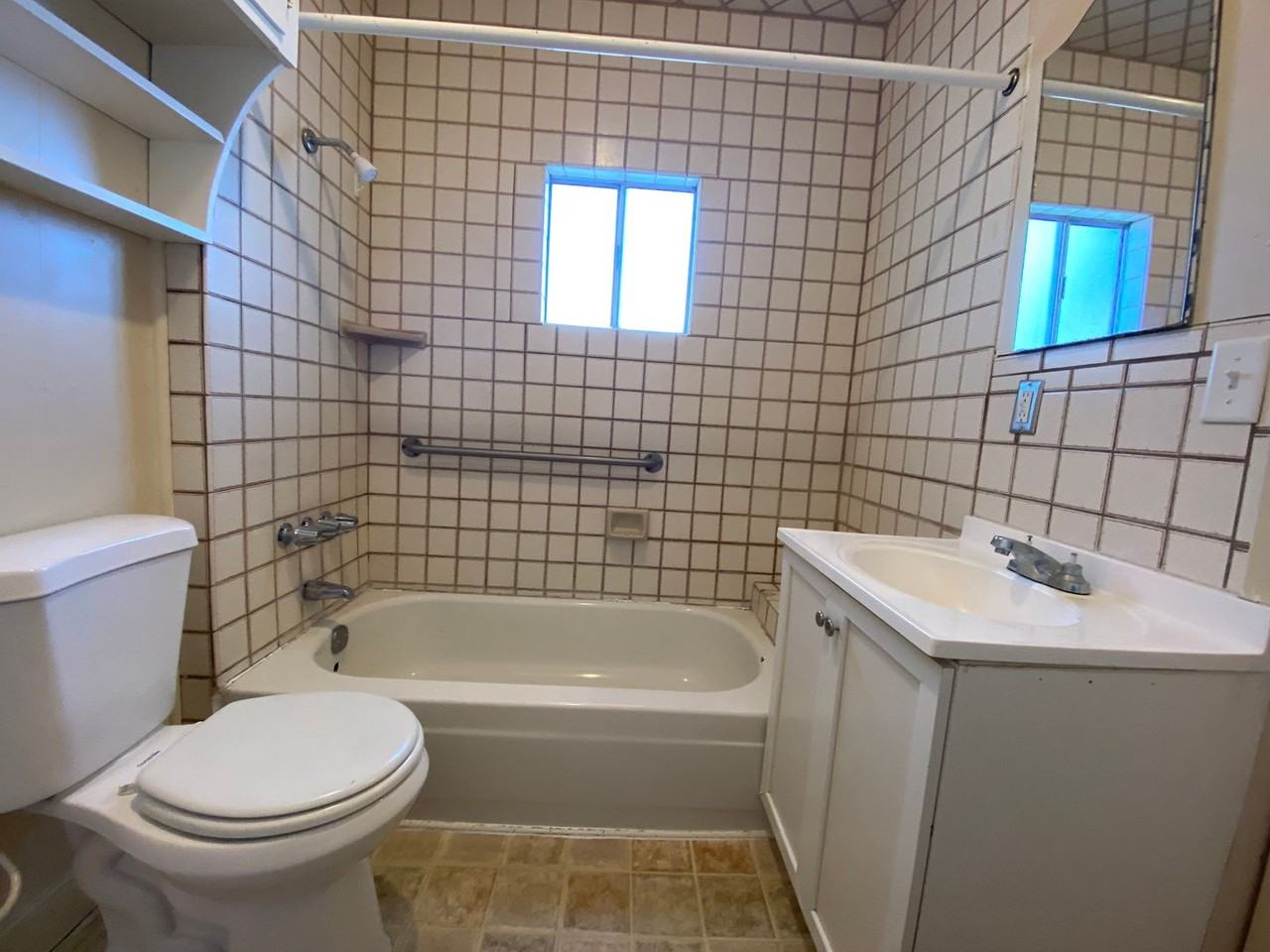 107 Lucard St - Photo 4 of 8