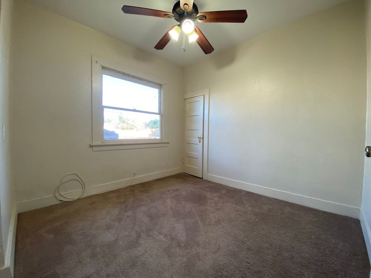 107 Lucard St - Photo 5 of 8