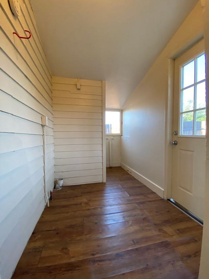 107 Lucard St - Photo 7 of 8