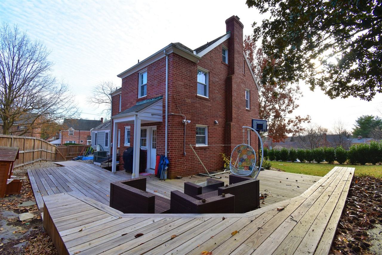 5701 Utah Ave Nw - Photo 3 of 28