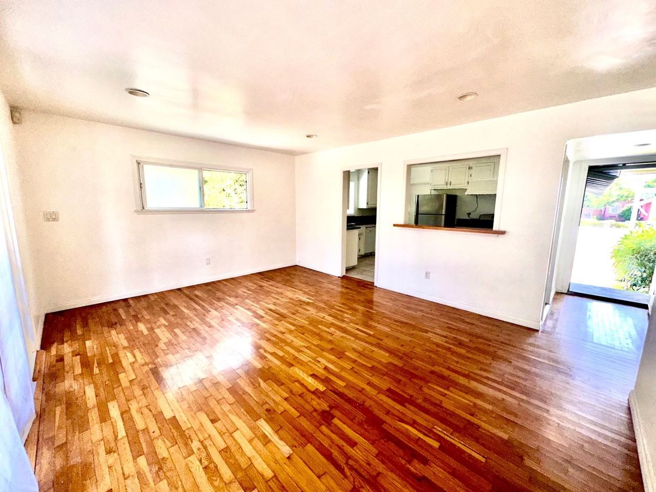 1150 Maxfield St - Photo 3 of 13