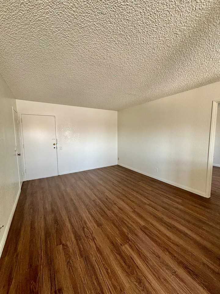 3140 Midway Dr - Photo 4 of 15