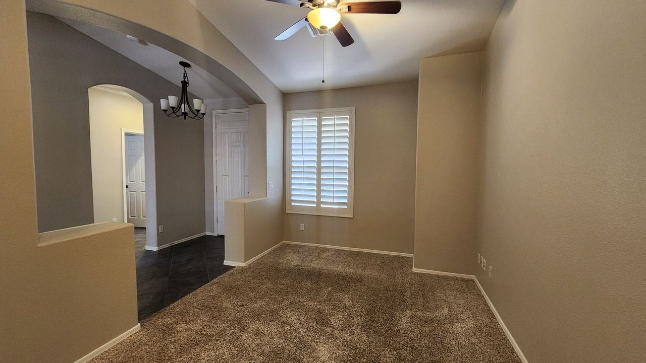 1354 E Locust Dr - Photo 4 of 31