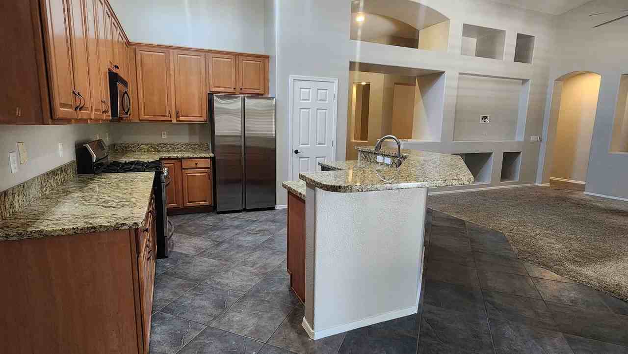 1354 E Locust Dr - Photo 5 of 31