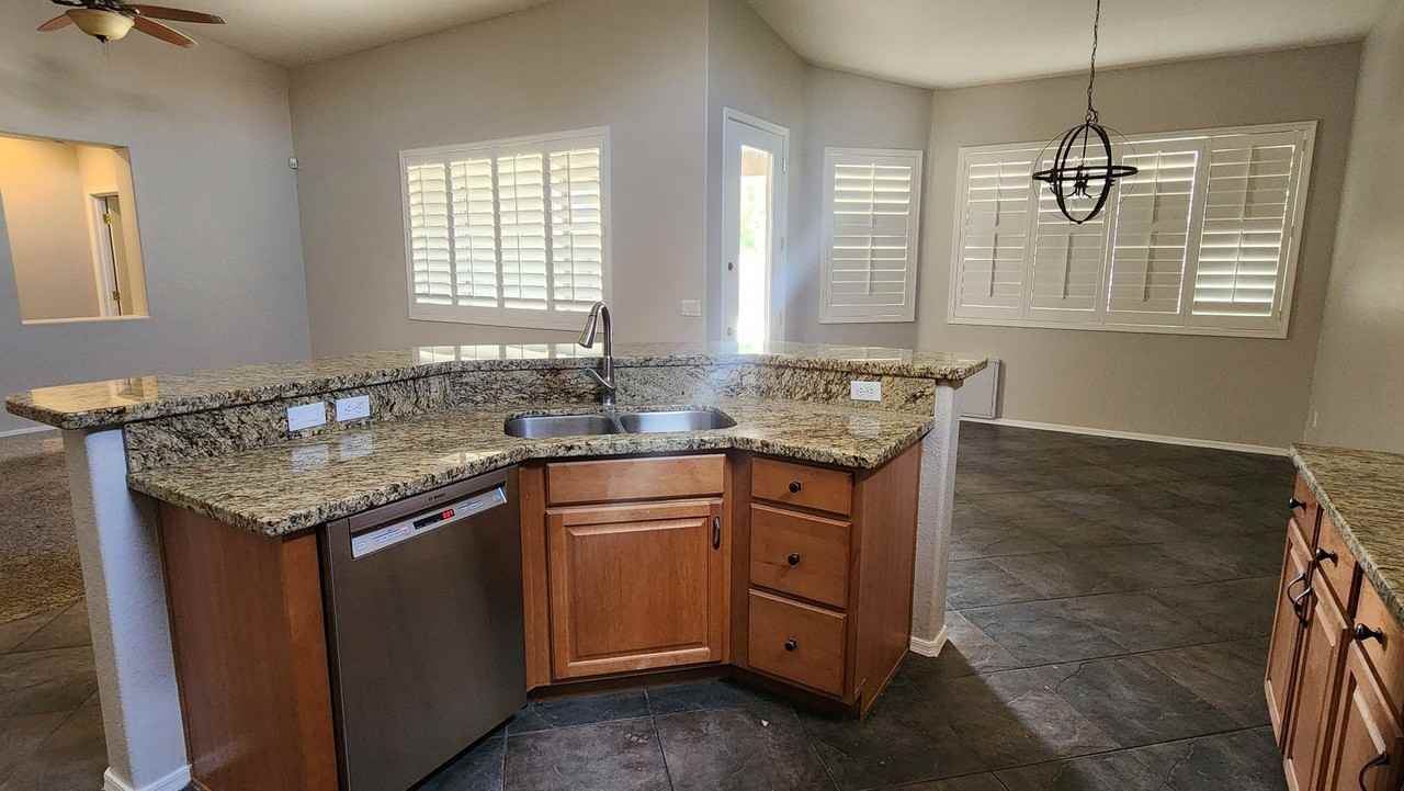 1354 E Locust Dr - Photo 6 of 31