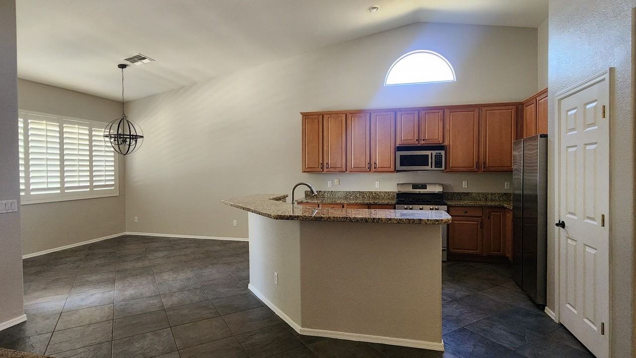 1354 E Locust Dr - Photo 7 of 31