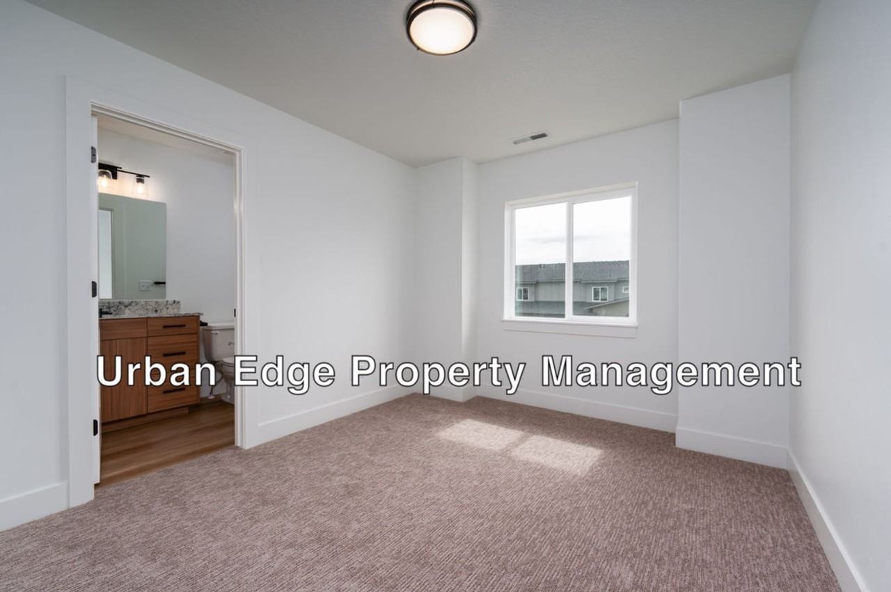 5014 E Hagadorn Ln - Photo 5 of 13