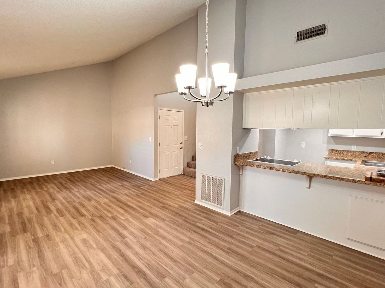 5101 Dunsmuir Rd - Photo 4 of 17