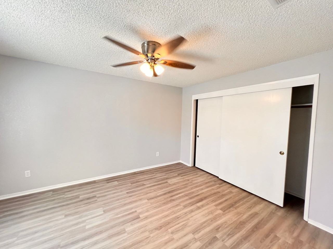 5101 Dunsmuir Rd - Photo 7 of 17