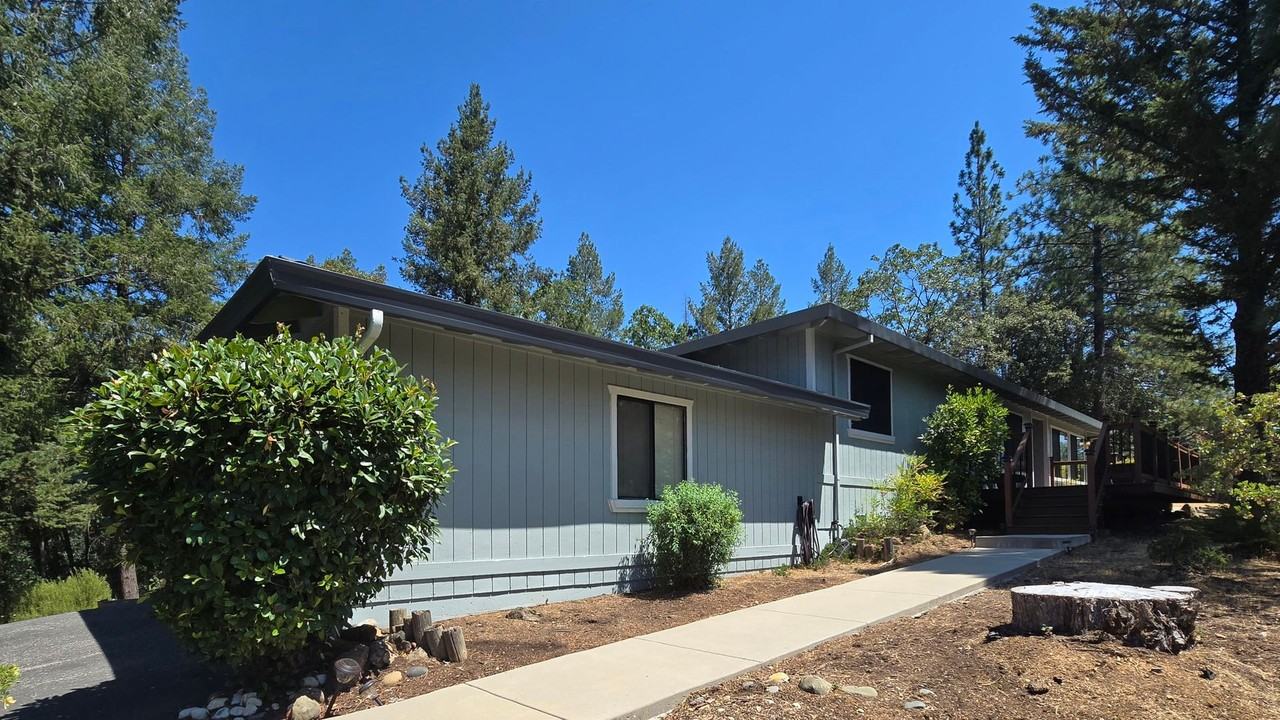 22315 Gunsight Rd - Photo 3 of 50