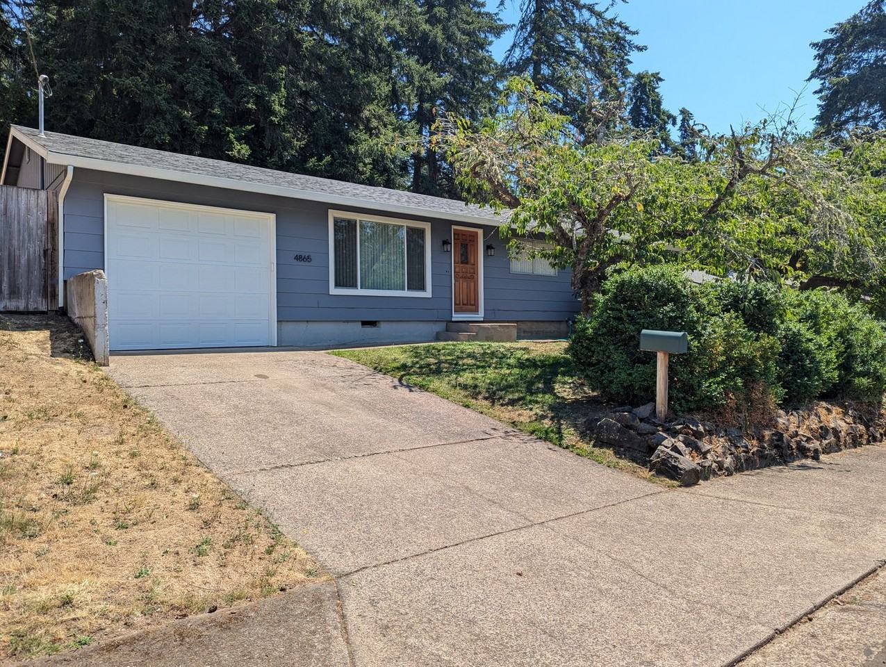 4865 Whiteaker St - Photo 3 of 23