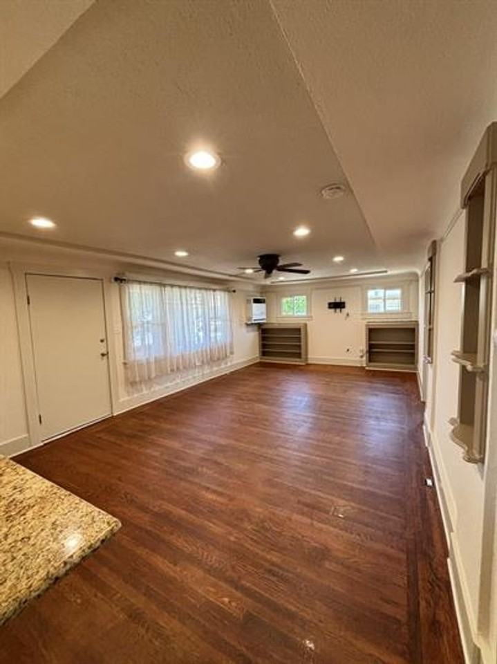 565 Smalley Ave - Photo 3 of 10