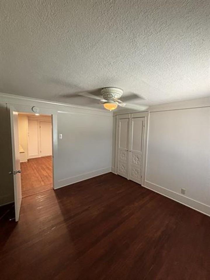 565 Smalley Ave - Photo 4 of 10