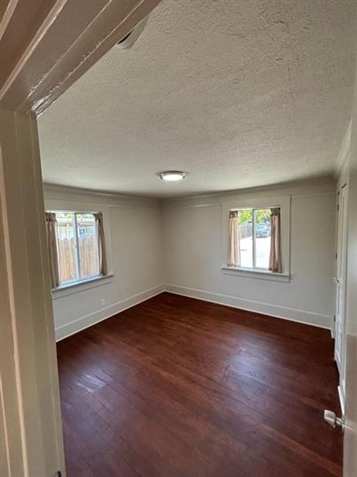 565 Smalley Ave - Photo 5 of 10