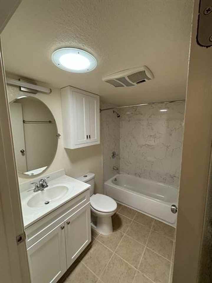 565 Smalley Ave - Photo 6 of 10