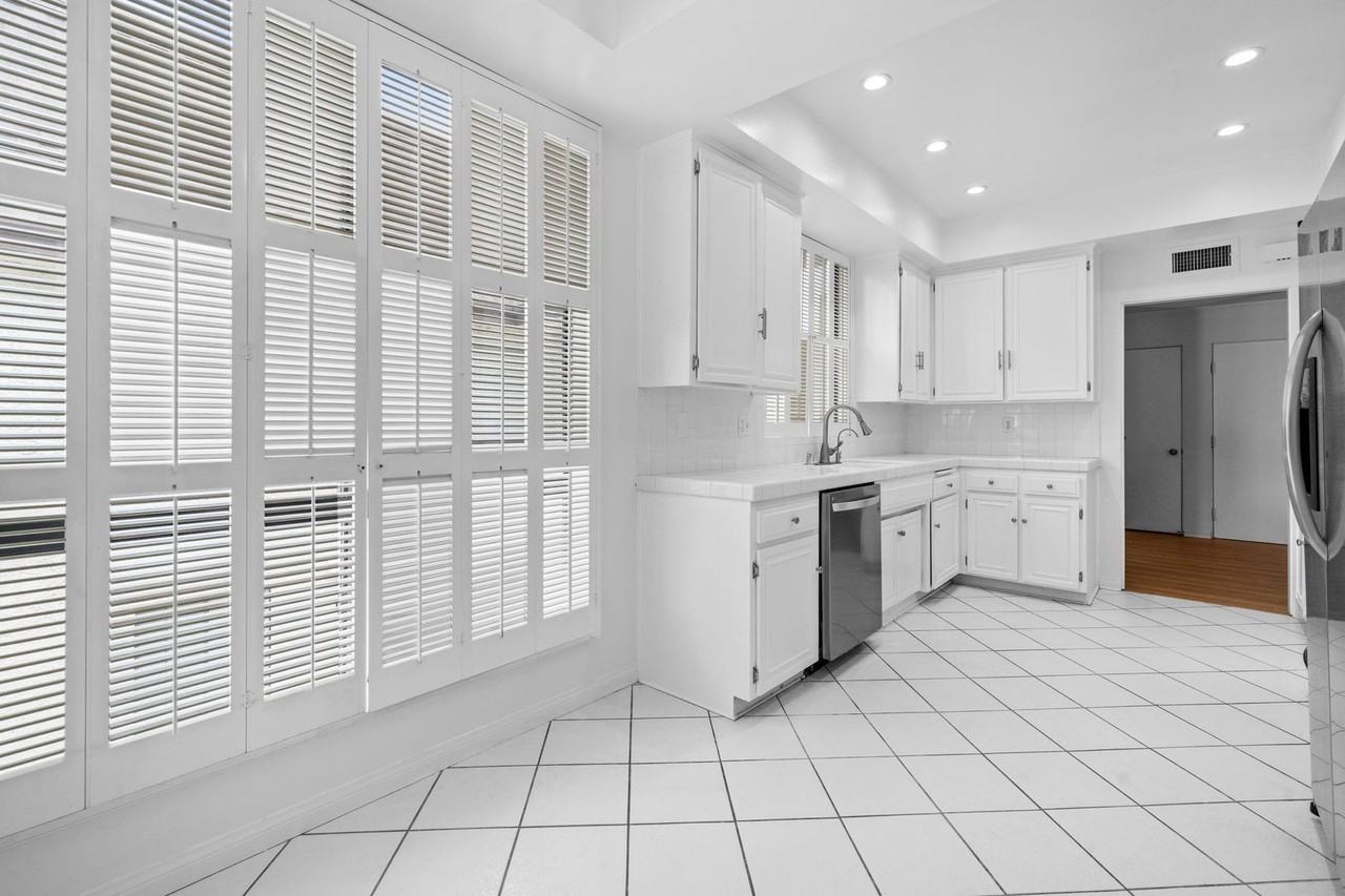 4454 Ventura Canyon Ave #306 - Photo 7 of 17