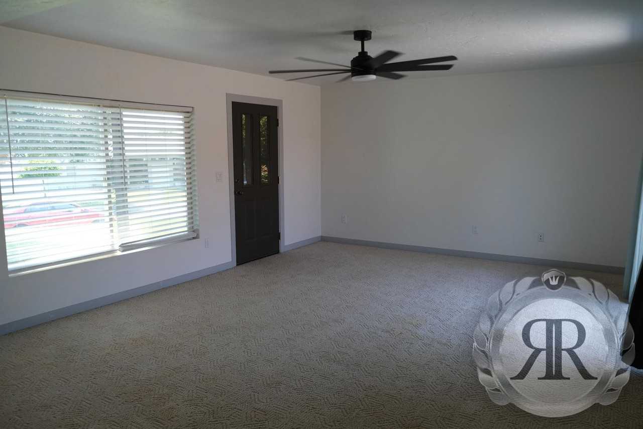 506 Cherry Ln - Photo 2 of 28
