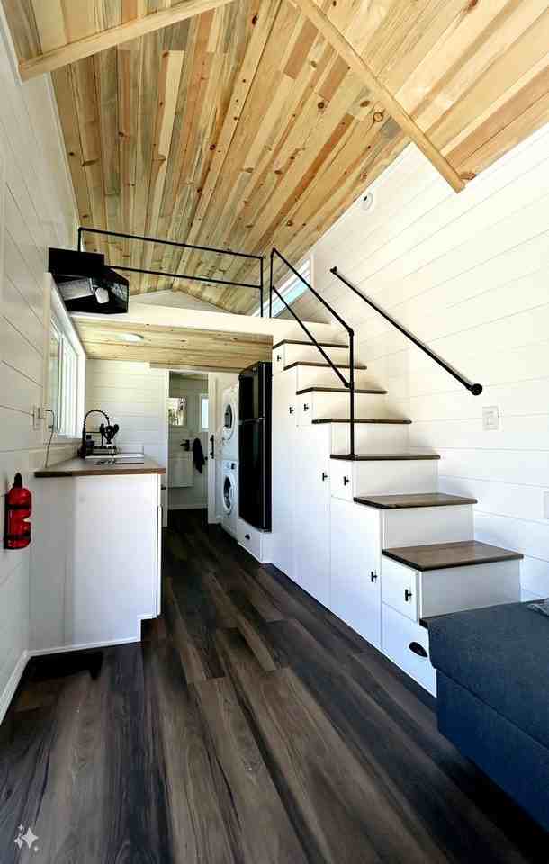 1079 Valencia Way - Photo 2 of 10