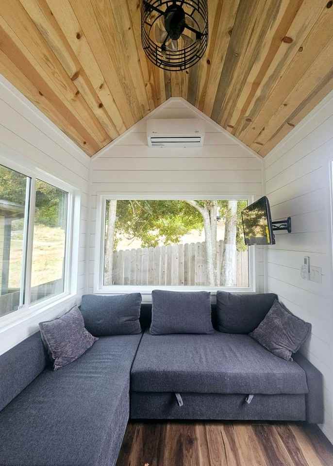 1079 Valencia Way - Photo 3 of 10