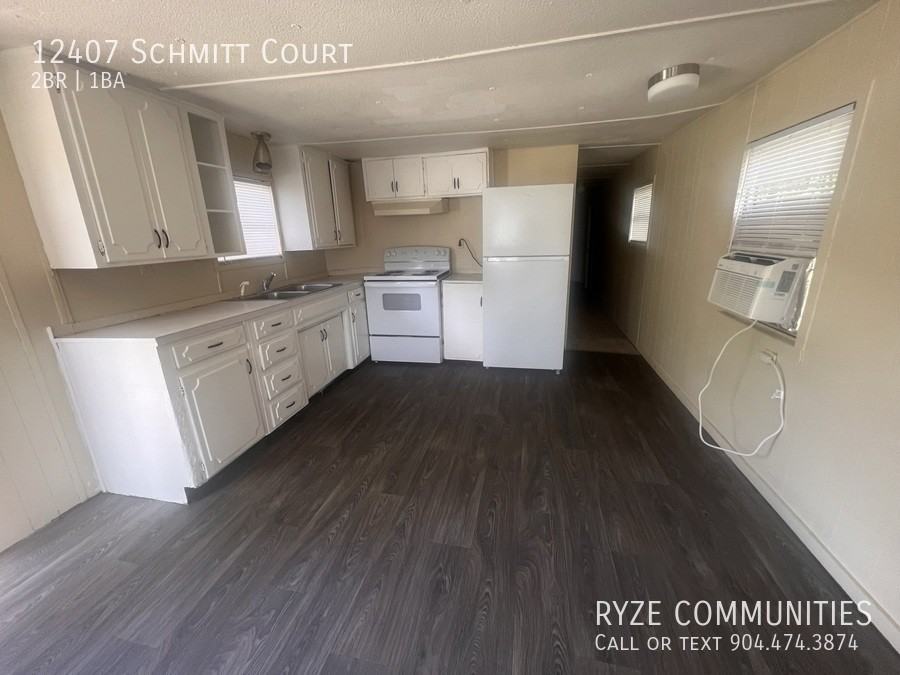 12407 Schmitt Ct N - Photo 3 of 8