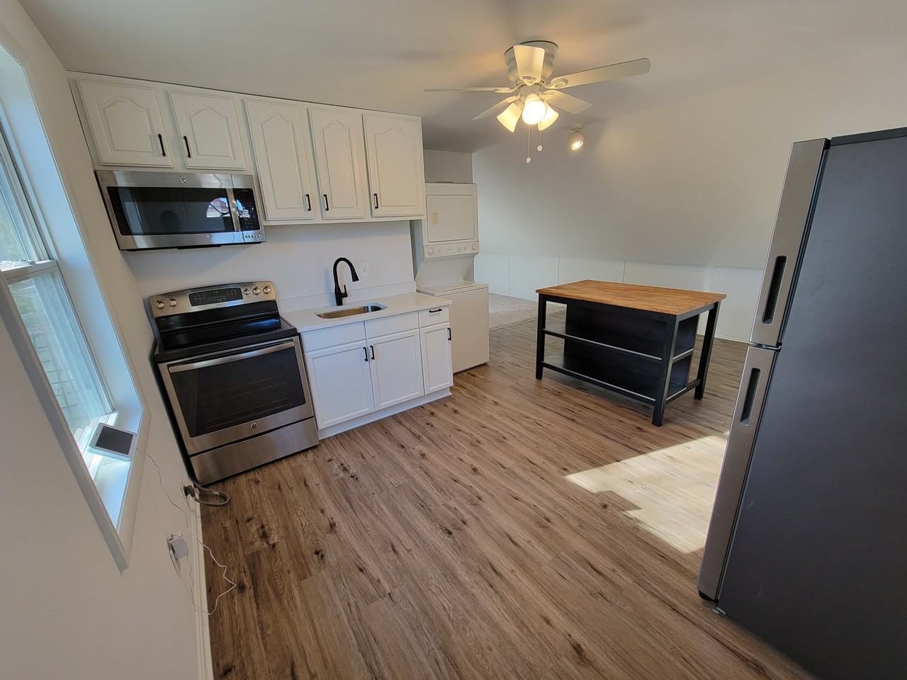 305 3rd Ave Sw #B - Photo 3 of 22