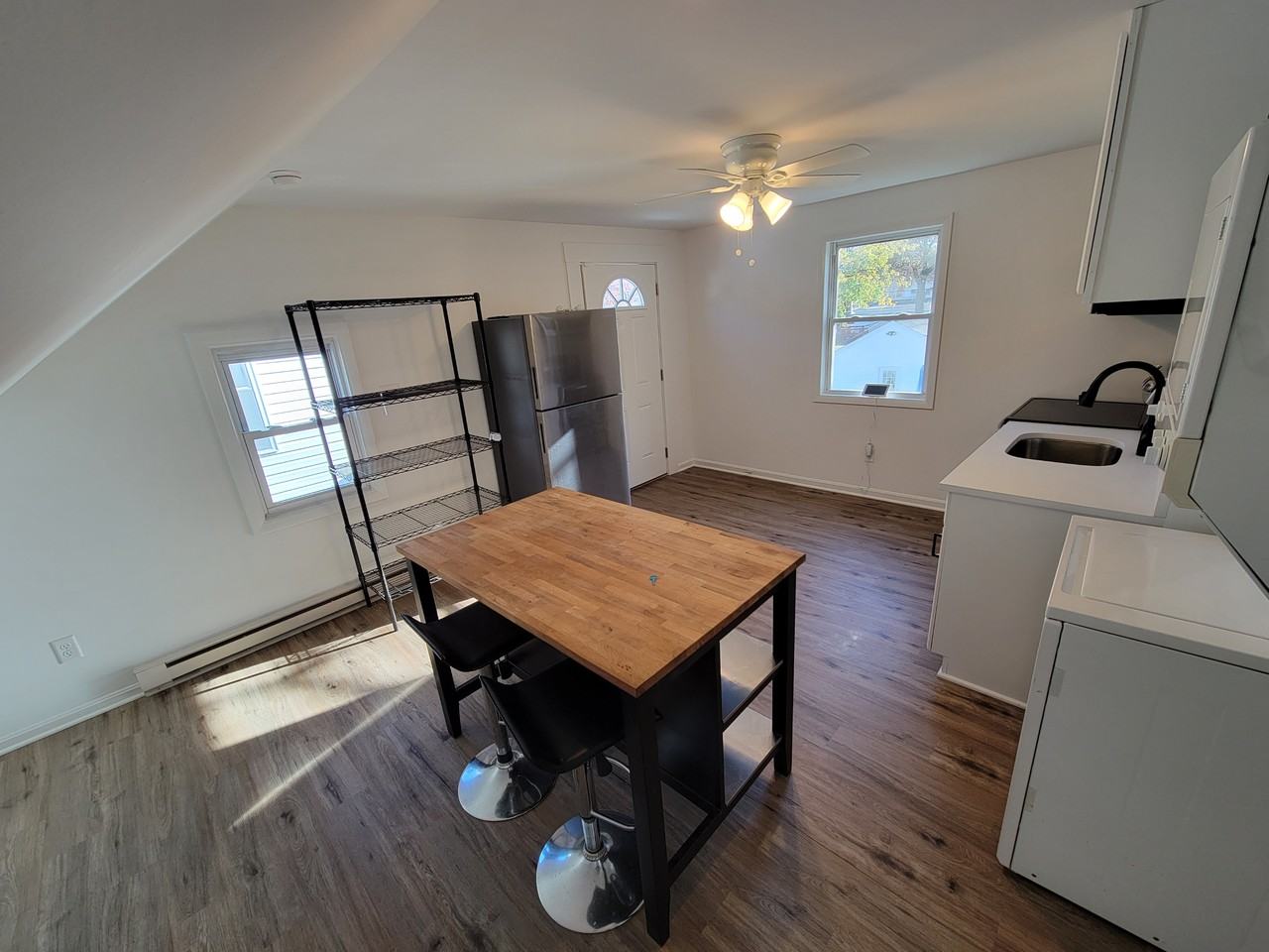305 3rd Ave Sw #B - Photo 4 of 22