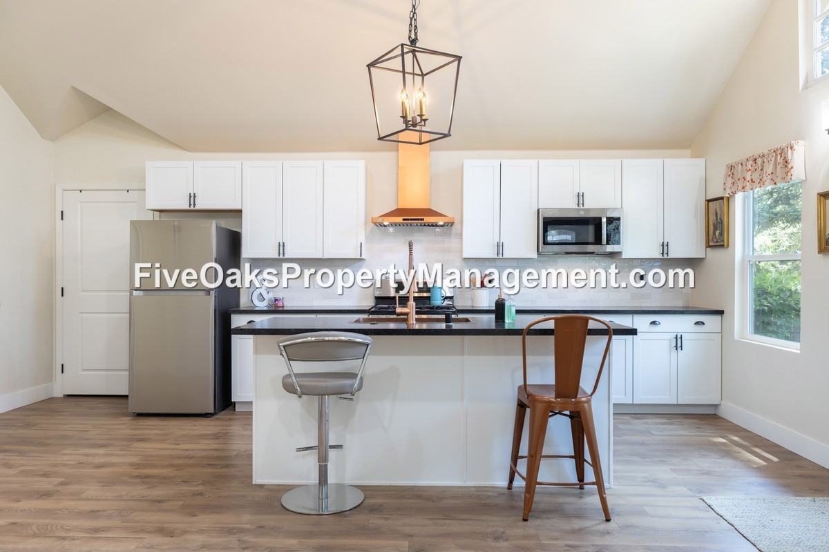 3023 Five Mile Rd - Photo 3 of 32