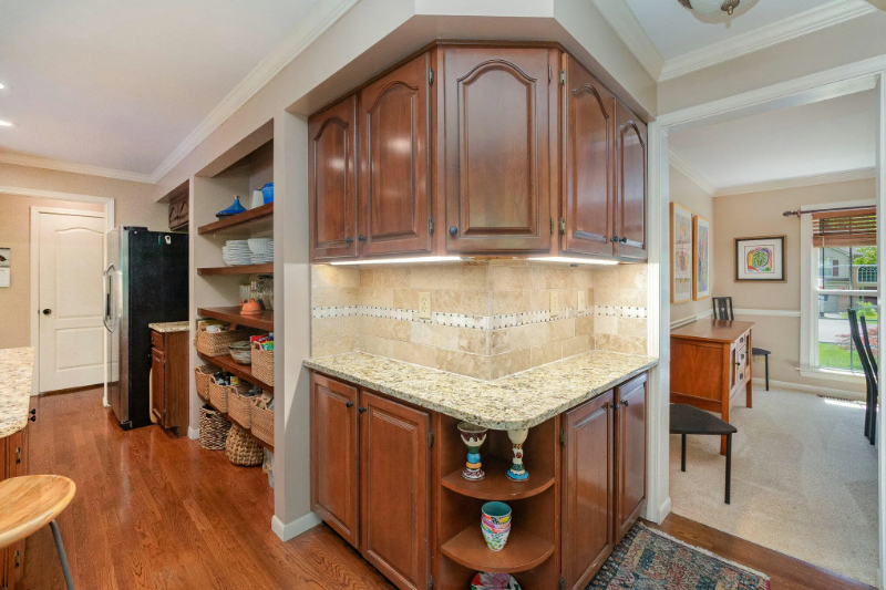 1132 Samuel Ct - Photo 3 of 13