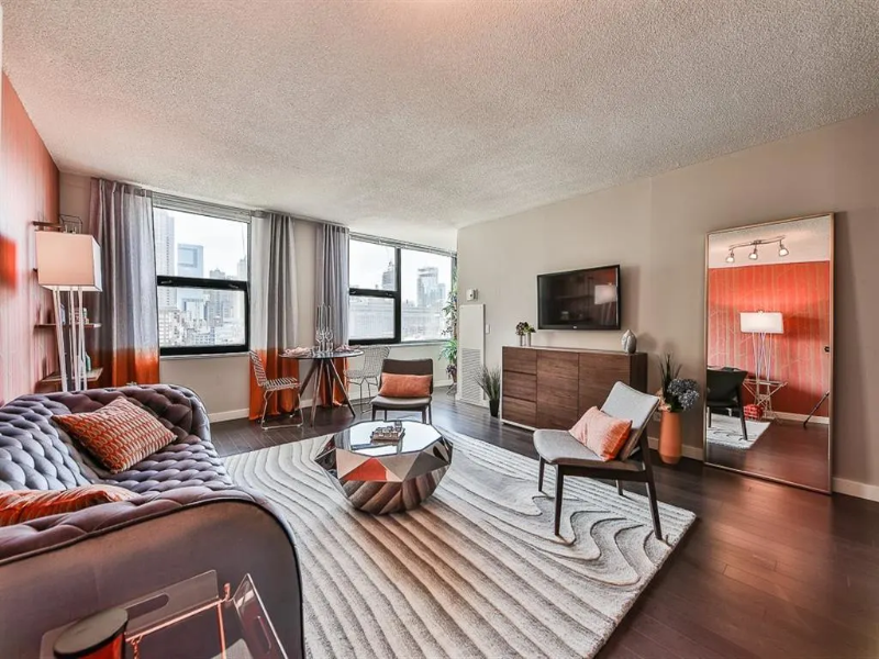 678 N Dearborn St - Photo 3 of 6