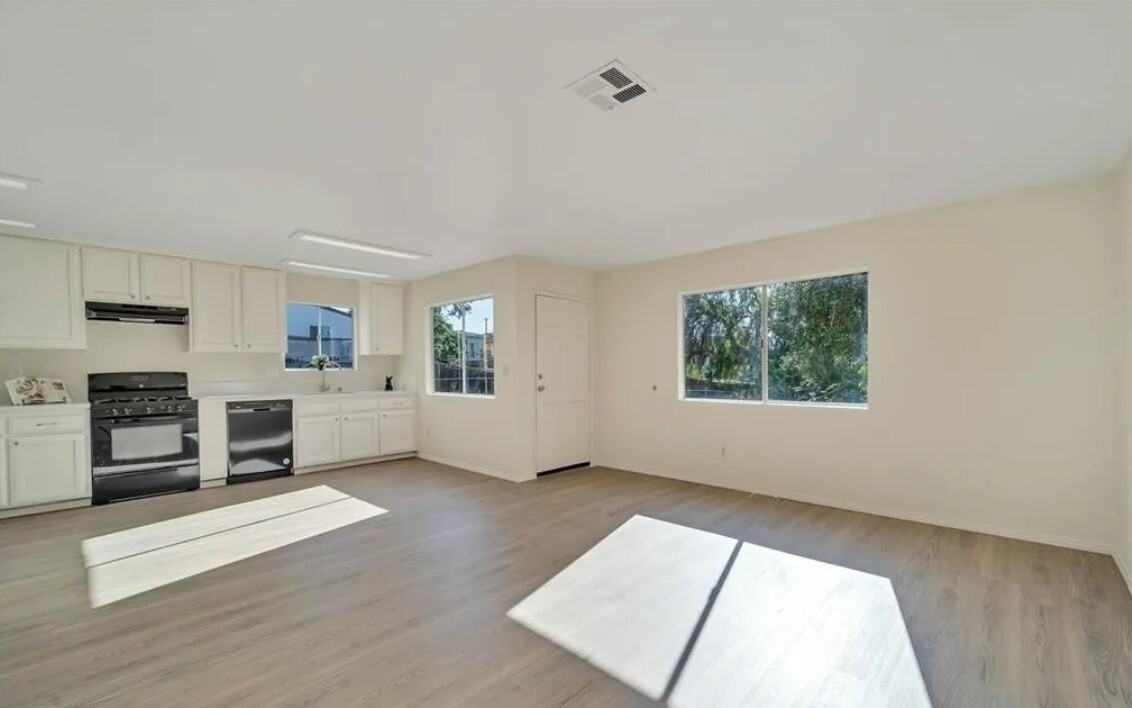 9117 Valencia Street - Photo 2 of 19