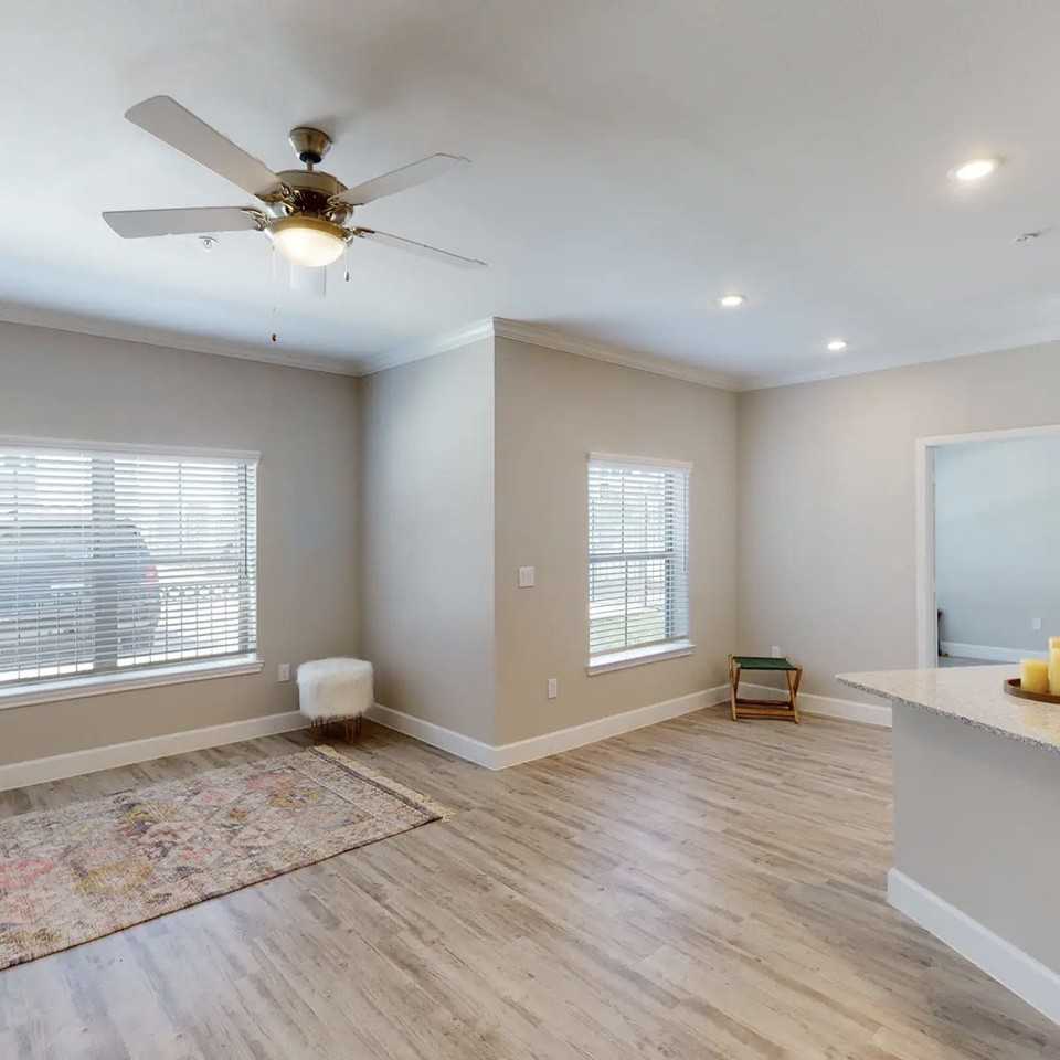 2200 Plantation Dr - Photo 2 of 8