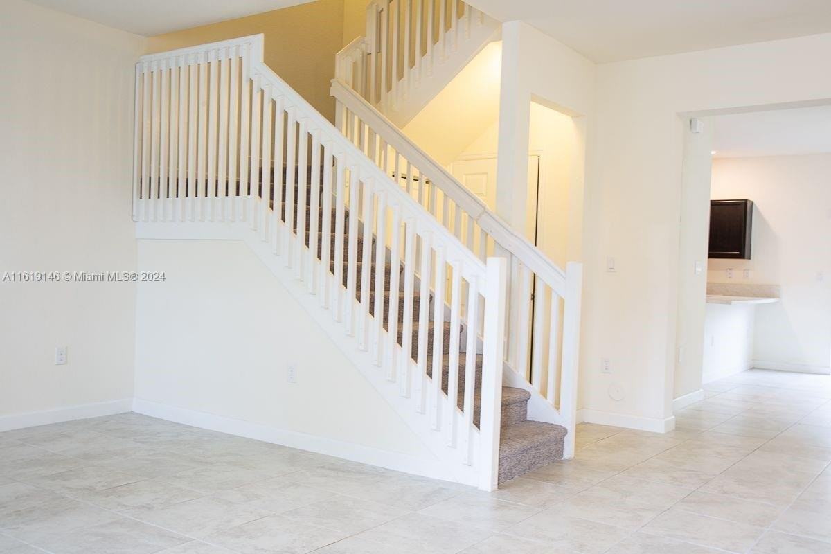 11422 Sw 248th Ln - Photo 2 of 8