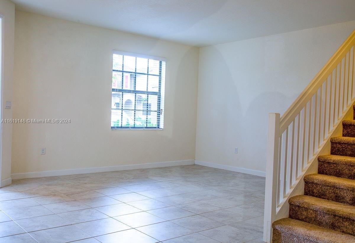 11422 Sw 248th Ln - Photo 3 of 8