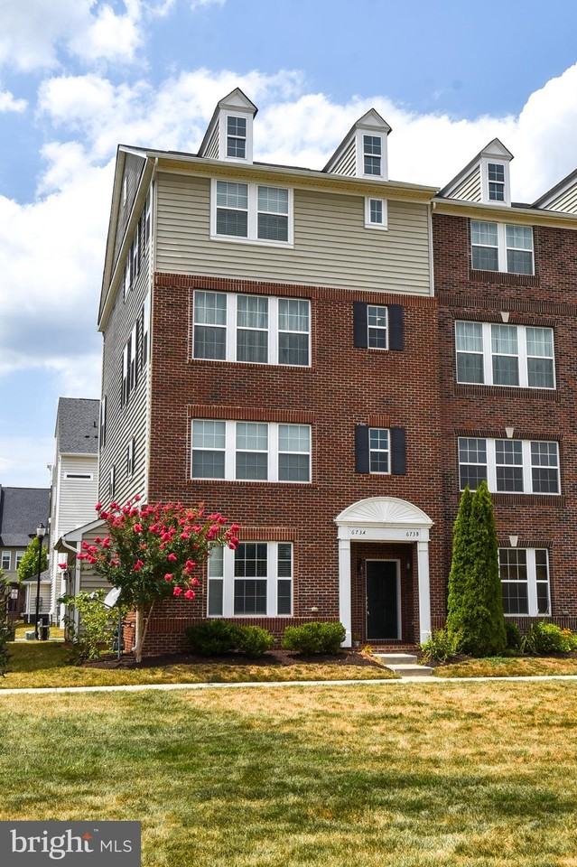 673 E Church St - Photo 3 of 48