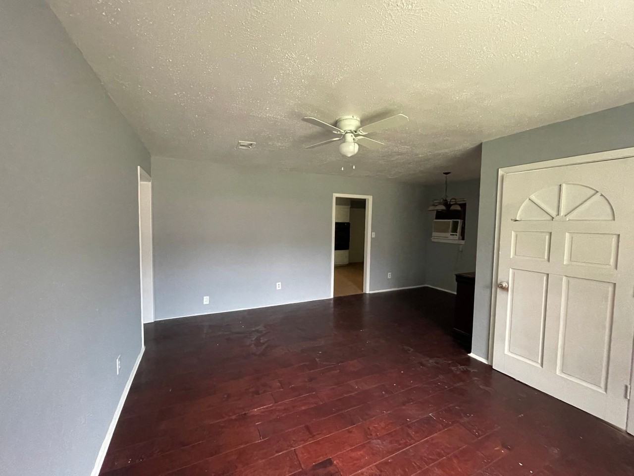 3233 Valley View Dr - Photo 3 of 4
