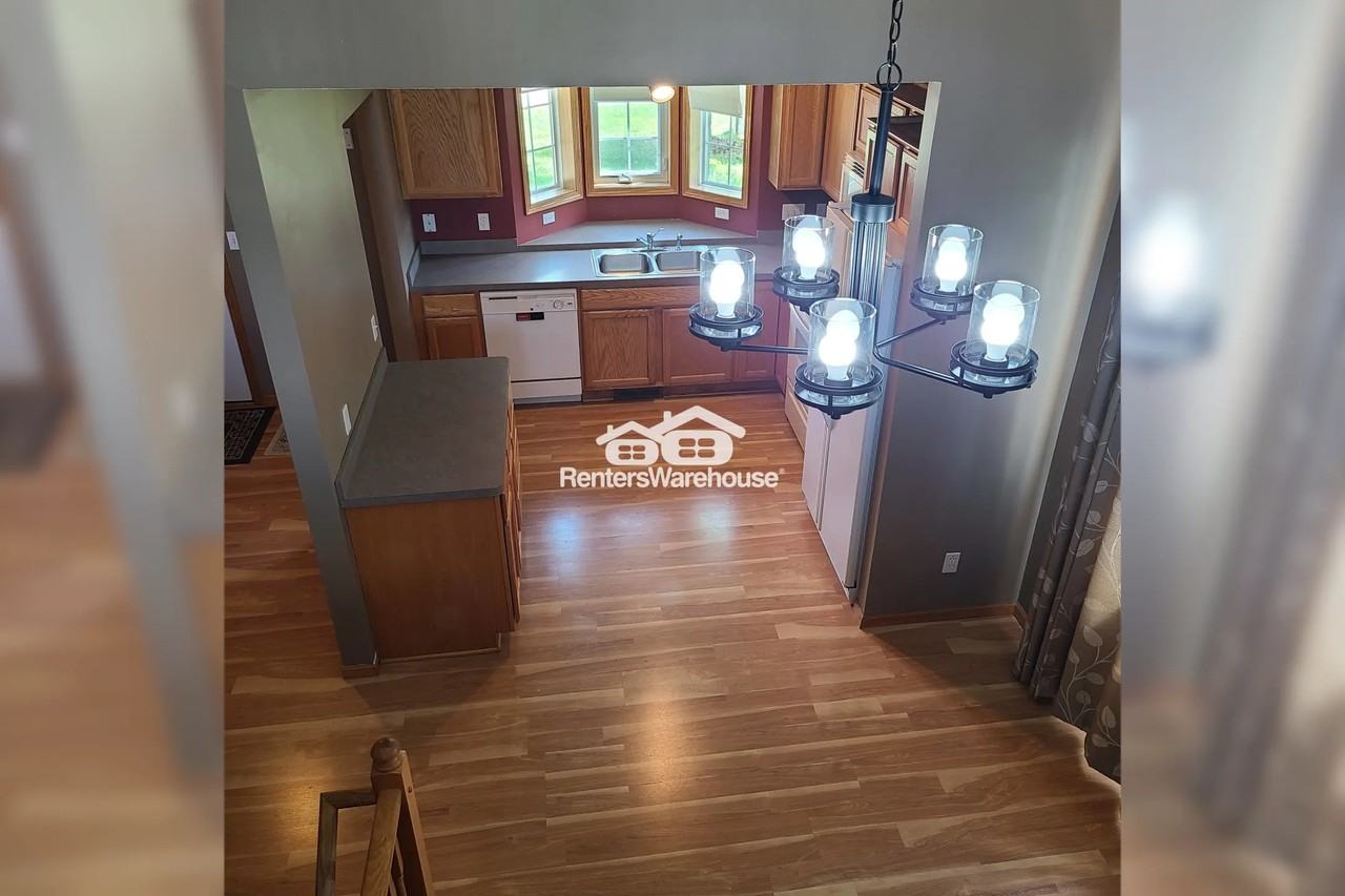 875 Isabella Ave - Photo 2 of 13