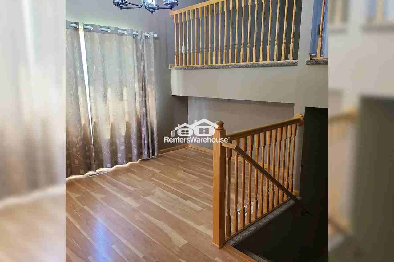 875 Isabella Ave - Photo 3 of 13