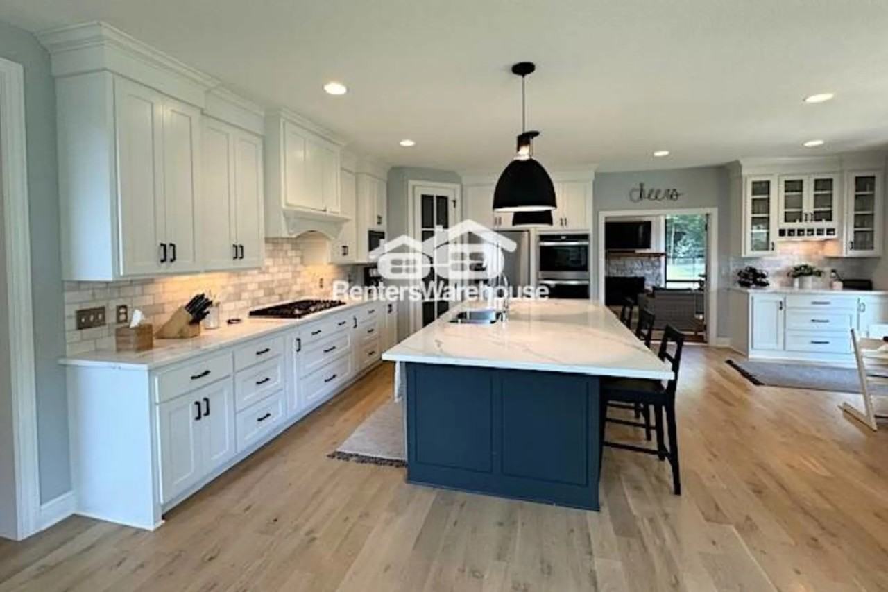 5996 Hermitage Trl - Photo 3 of 33