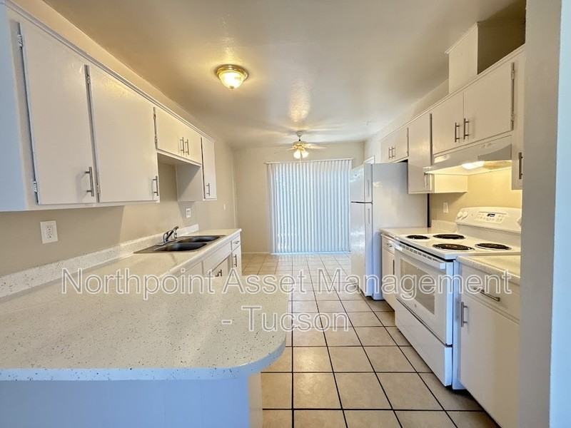 1558 N Craycroft Rd - Photo 3 of 10