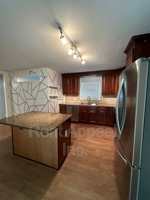 2811 Arrowood Dr - Photo 3 of 16