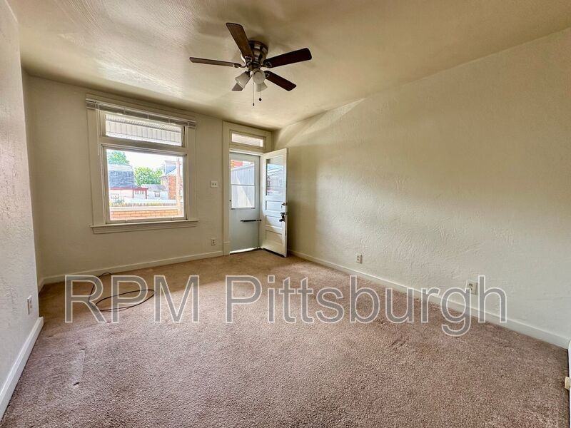 1006 11th St - Photo 2 of 13