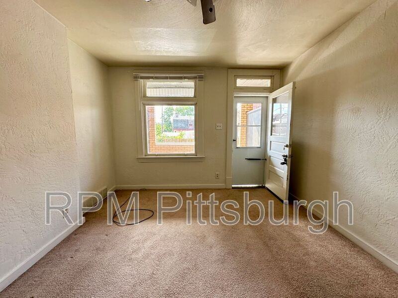 1006 11th St - Photo 3 of 13