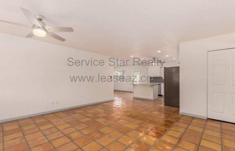 4910 E Sunnyside Dr - Photo 4 of 16