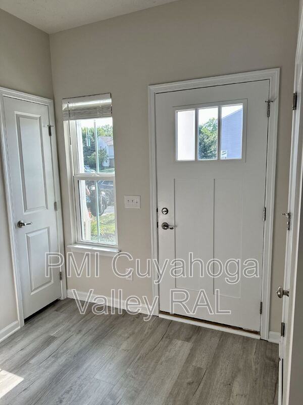 1161 Meadow Run - Photo 2 of 18