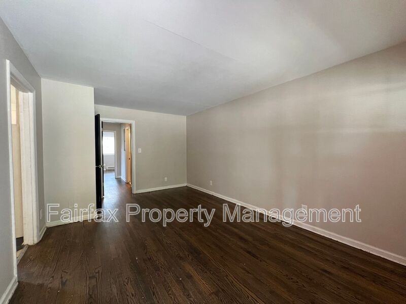 1927 Morehead Ave - Photo 3 of 13