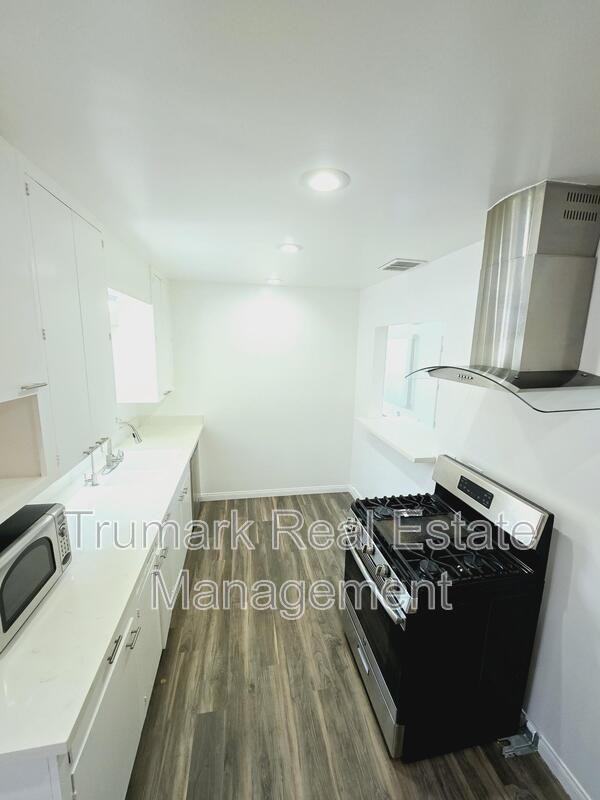 525 E Harvard Rd - Photo 4 of 21