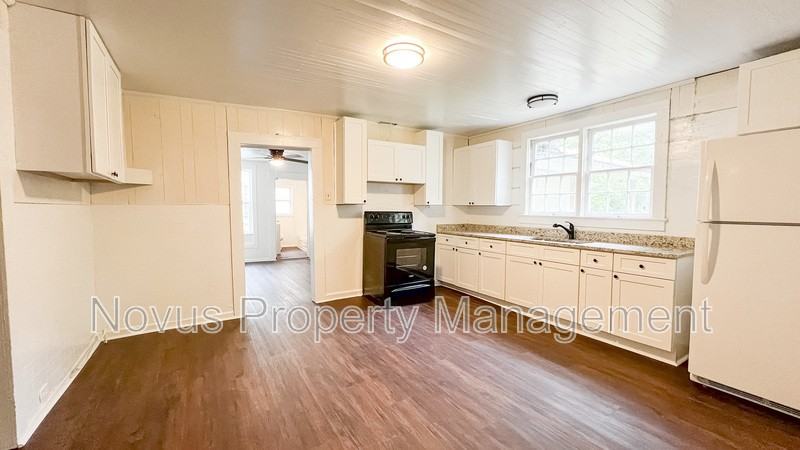 135 W Atlanta St - Photo 3 of 23