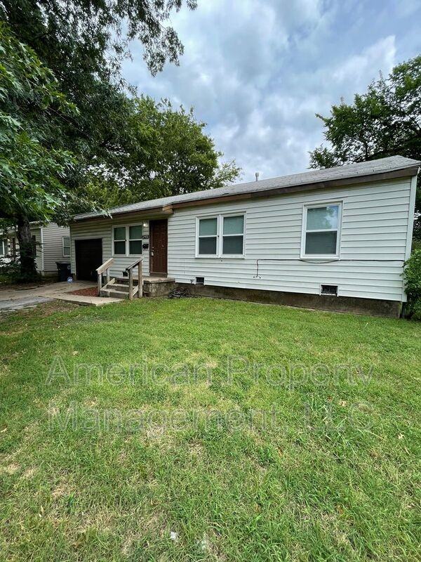 2403 N Vandalia Ave - Photo 3 of 21